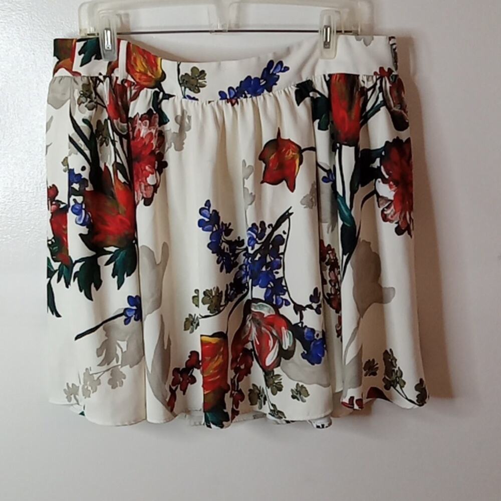 Express women's size 16 Pleated Floral and flowy skirt. PLUS